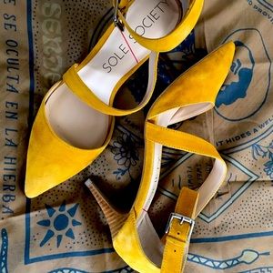 Sole Society Cassia in Mustard suede sz 9